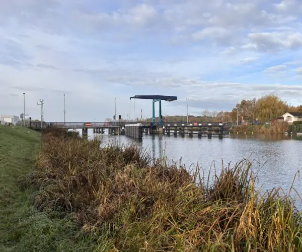 Renovation of bridge installations