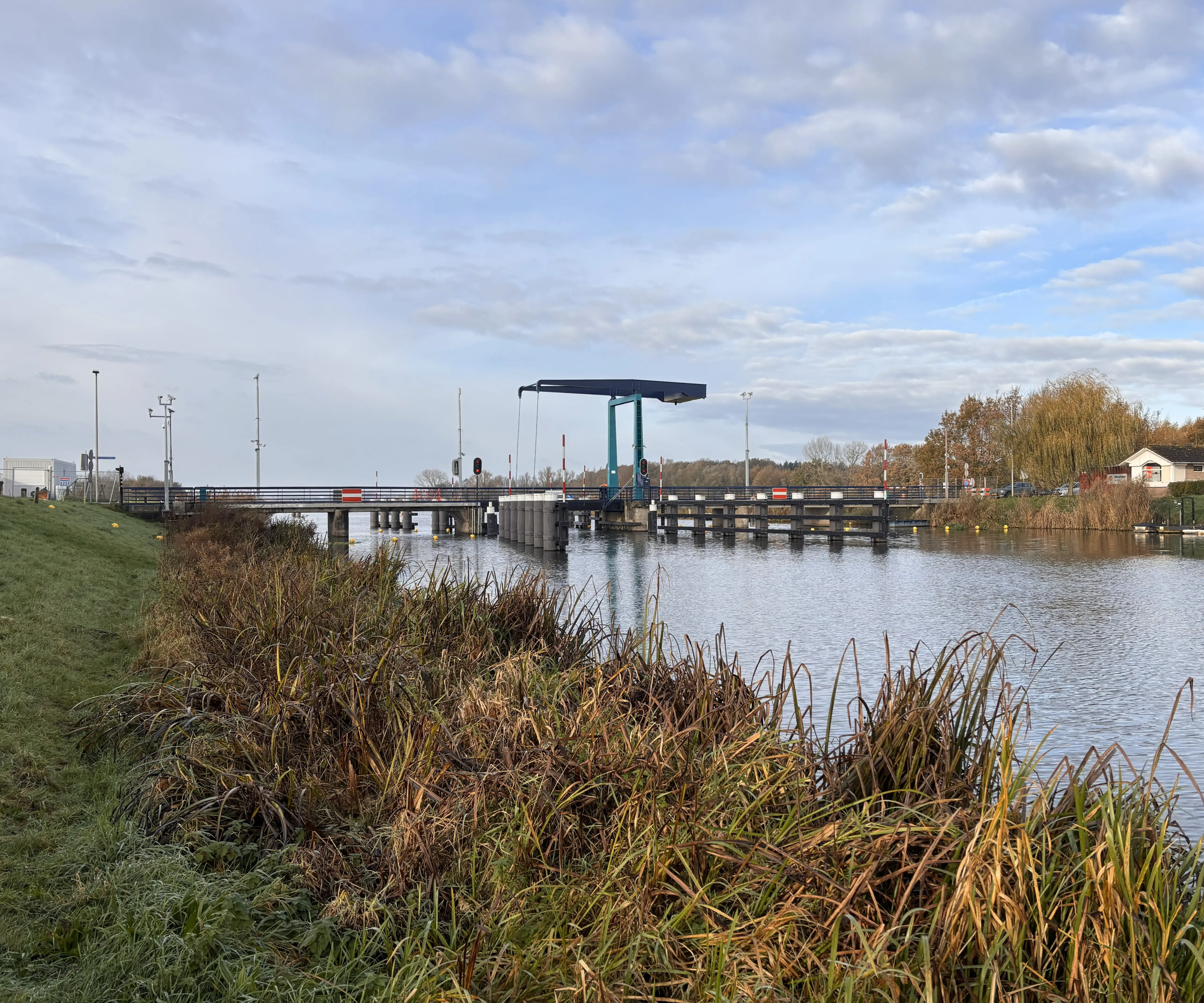 Renovation of bridge installations