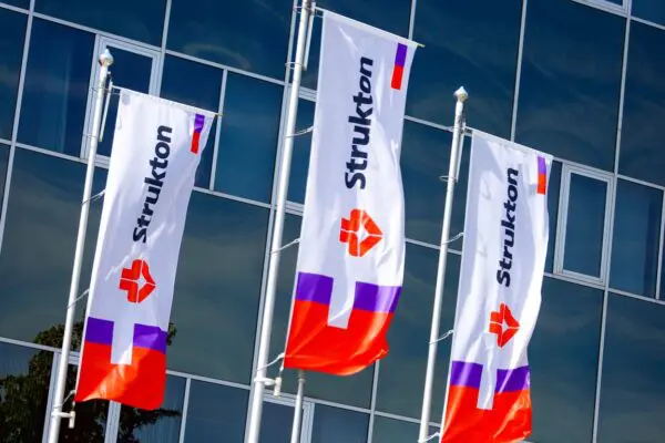 Strukton flags