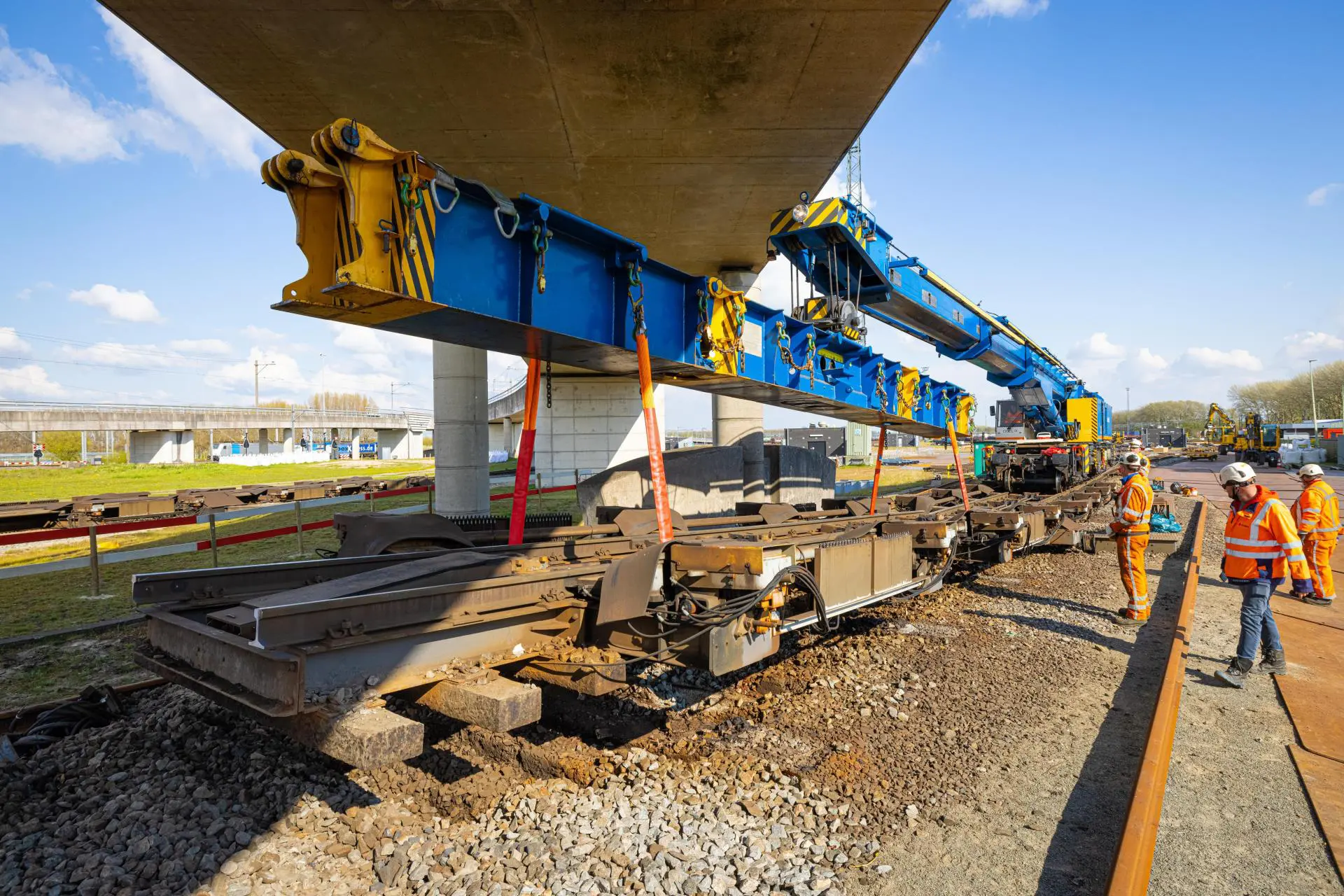 Main Rail Replacing the main rail-mounted brake 2